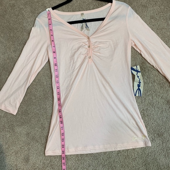 NWT 7FAM blush ruched quarter sleeve henley tee - Picture 2 of 8